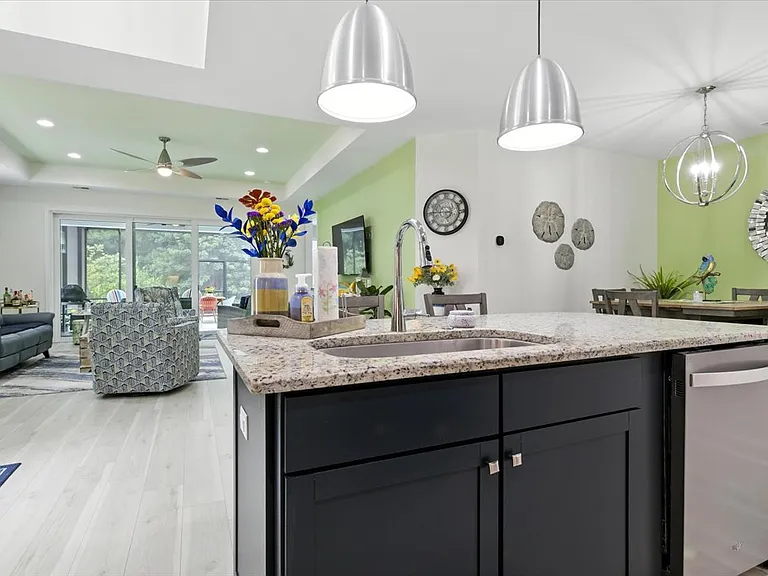 511 Landshark Blvd — Photo 7
