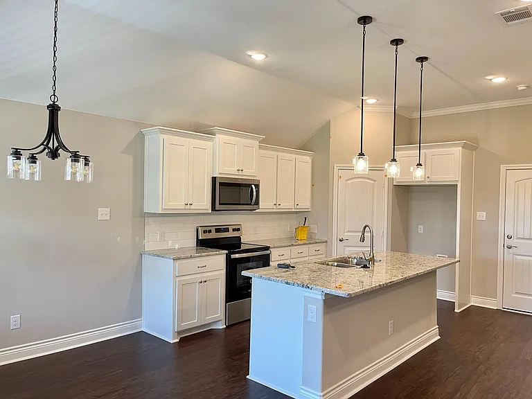 705 Tippit Ln — Photo 4