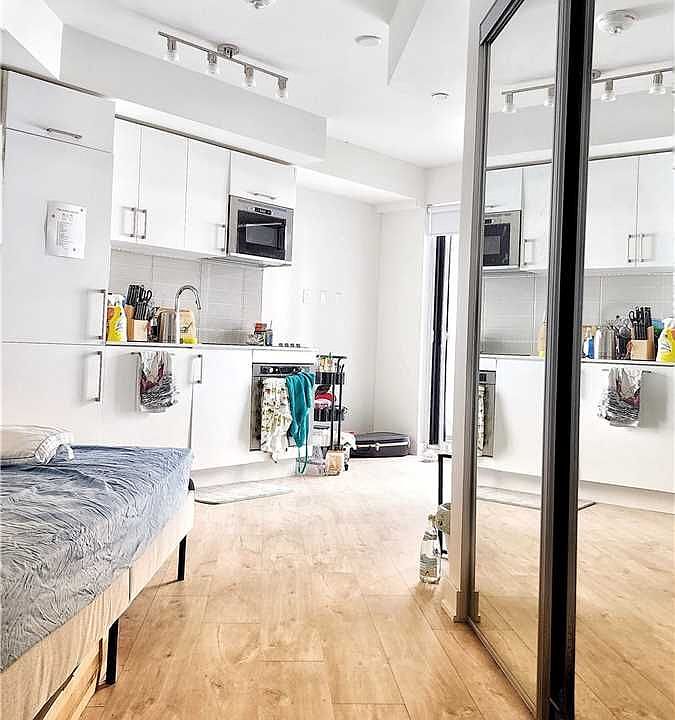 2nd image of 27 Bathurst St #601