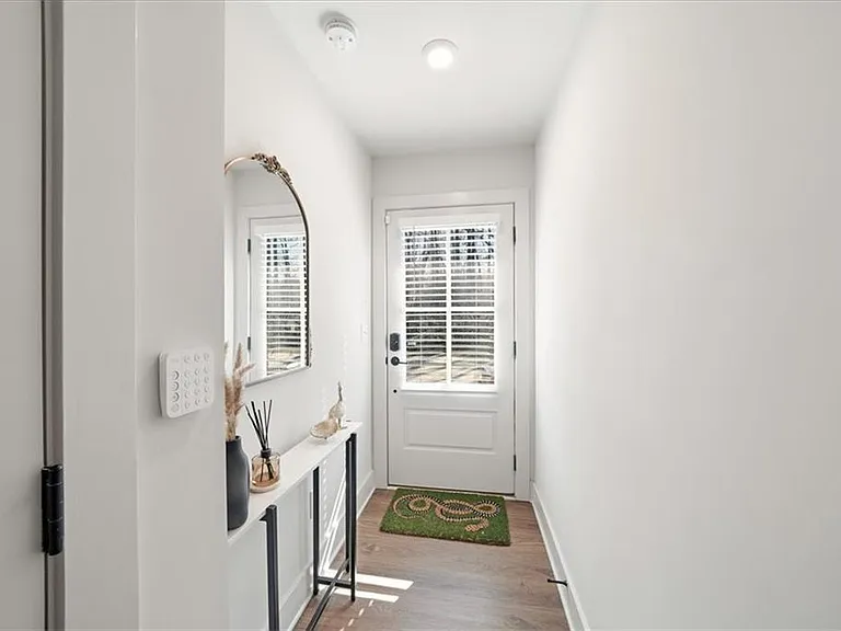 914 Spencer Ave — Photo 8