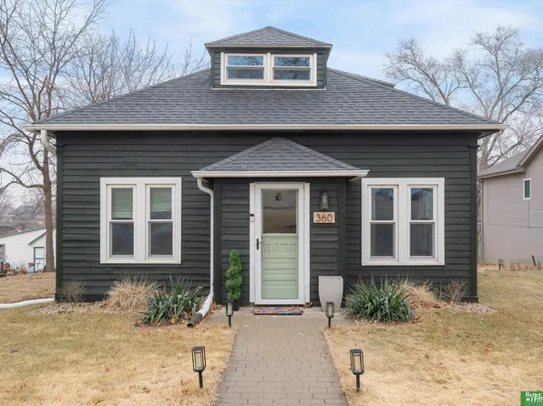 360 Maple St, Springfield, NE 68059