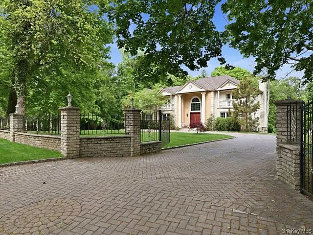 31 Cornwall Ln — Photo 4
