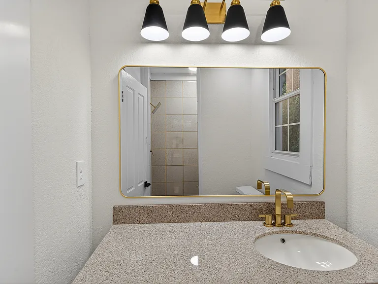 Primary bedroom bathroom