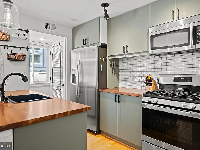 1439 Chapin St NW #103 — Photo 6