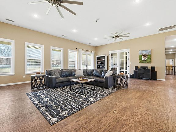 5th image of 236 Bear Rd