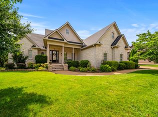 1045 Dorset Dr, Hendersonville, TN 37075