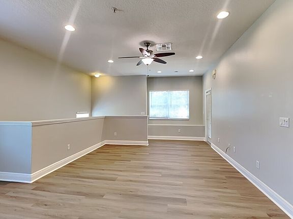 3rd image of 2001 Crestdale Ln