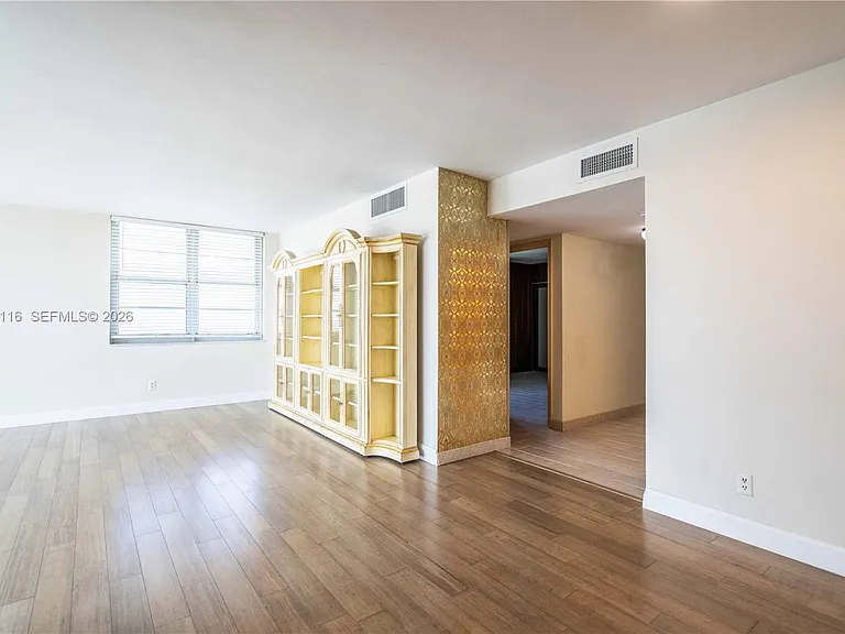 9500 W Bay Harbor Dr #7D — Photo 10