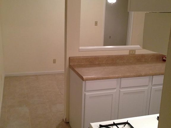 Kitchen/Dinning Rm pass thru