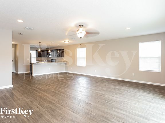 4th image of 1205 Sarahs Landing Dr