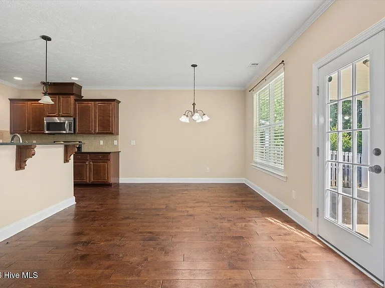 712 Coventry Ave — Photo 8