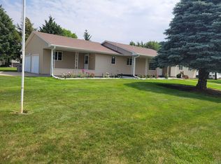 705 Phelps Dr, Shelton, NE 68876