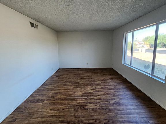 3rd image of 2315 W ORANGEWOOD Avenue