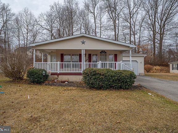 2nd image of 109 Stillwagon Ln