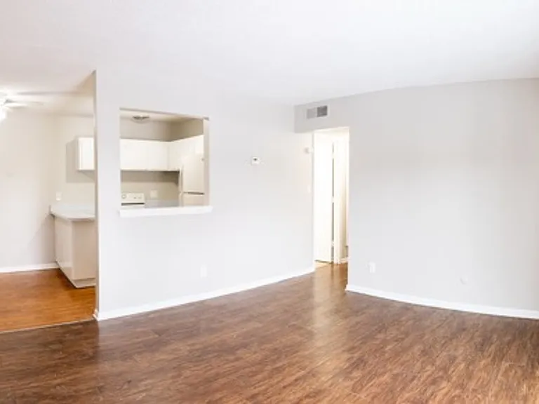 Eagle's Nest Apartments — Photo 26