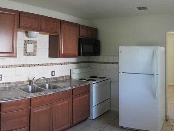 5th image of 107 E Fowler Ave