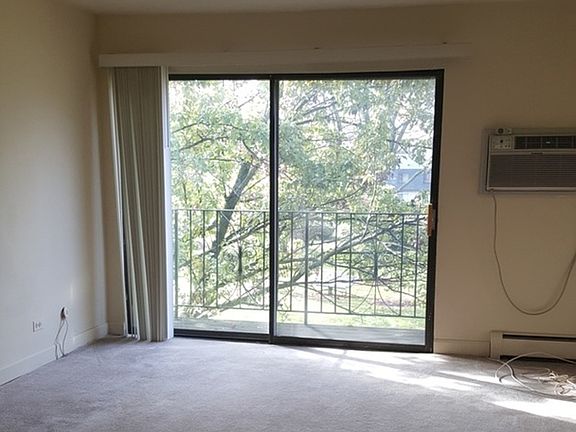 3rd image of 841 Westmoreland Dr APT 8