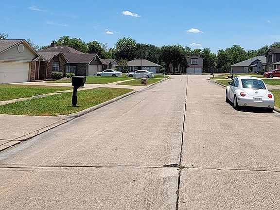 3rd image of 2526 Edgedale Dr