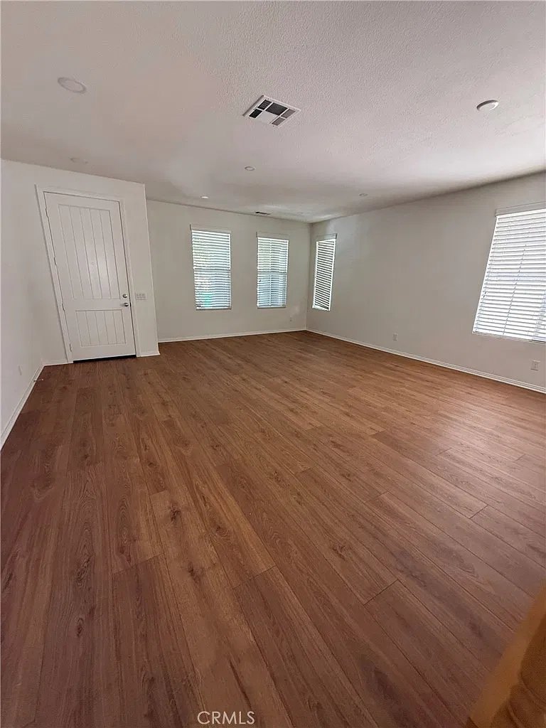 4 bed, 3.5 bath, 2557 sqft, $6,495 — Photo 4