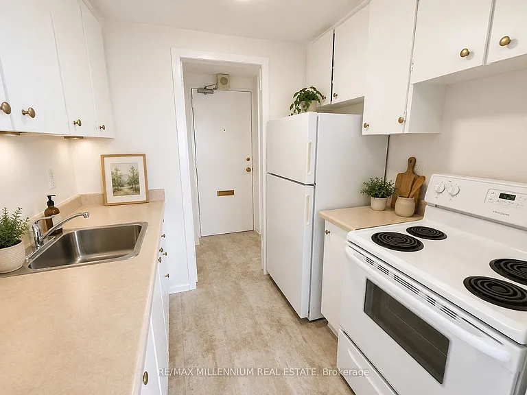 250 Frederick St #1705 — Photo 3