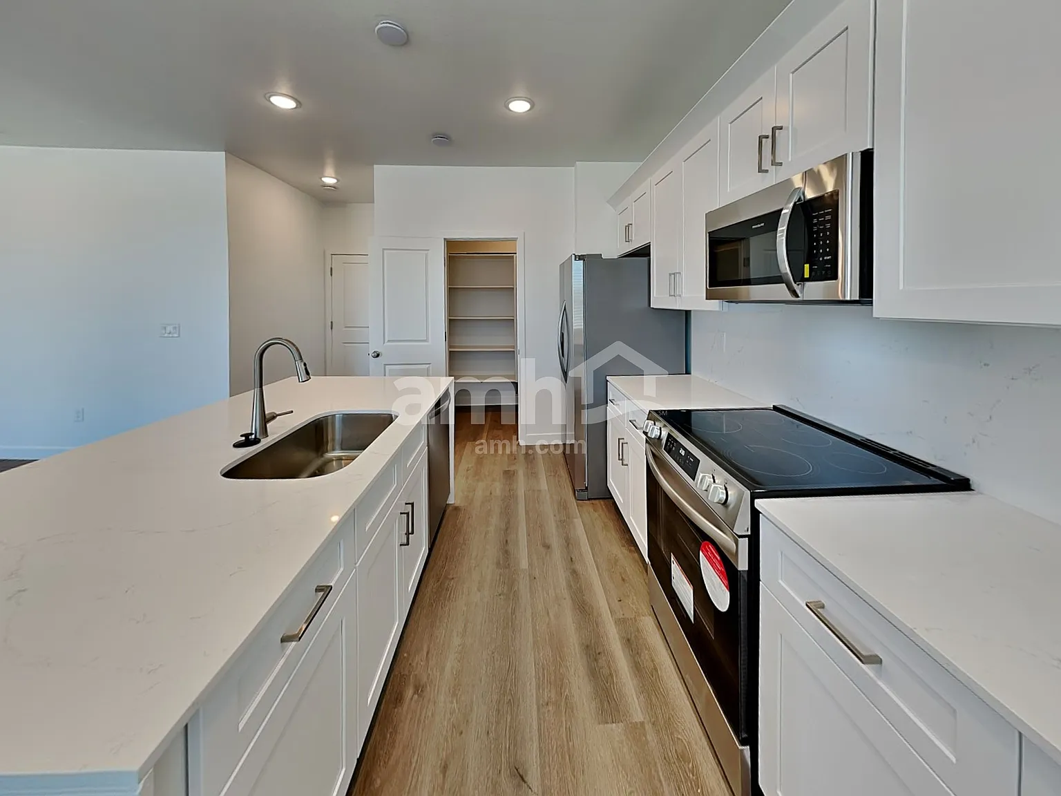 4 bed, 2.5 bath, 2097 sqft, $2,340 — Photo 3