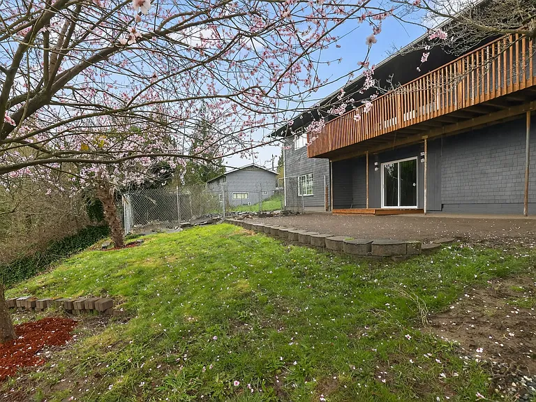 2404 Bloyd St — Photo 5