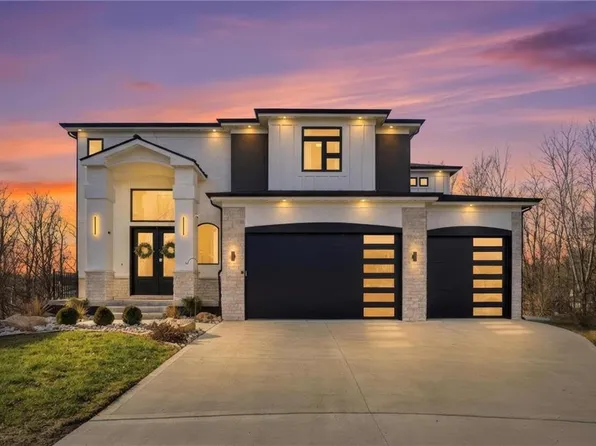 2009 Ridge Tree Dr, Pleasant Hill, MO 64080