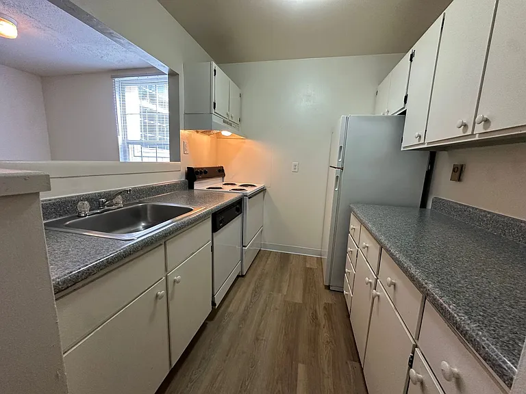 University Park Apartments near Cornell University — Photo 622