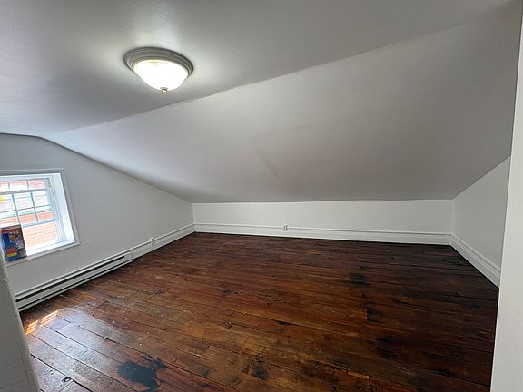 2nd image of 229 E Chestnut St #2