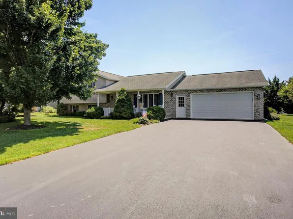 1407 Hamilton Hills Dr, Chambersburg, PA 17202