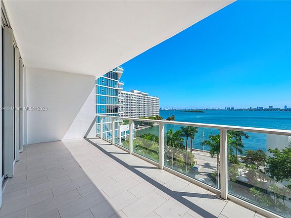 3rd image of 2020 N Bayshore Dr APT 707