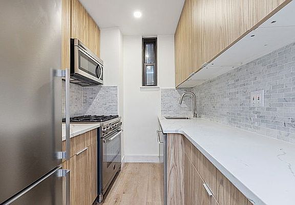 4th image of 138 E 38th St APT 3G