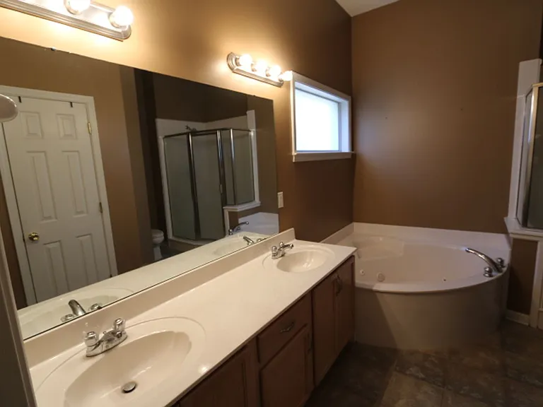 6955 Parkbrook Ln — Photo 8