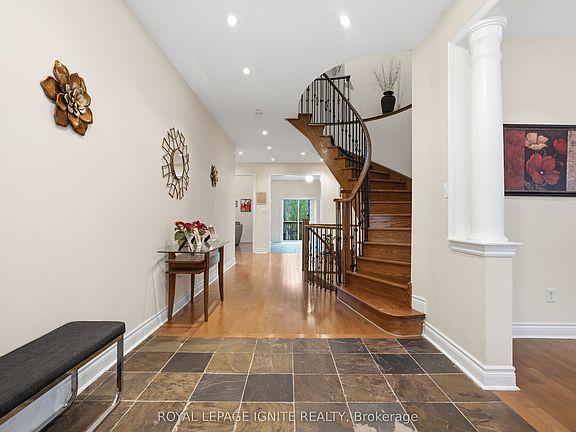 5th image of 36 Valleyridge Cres