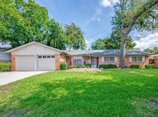 6221 Onyx Dr N, North Richland Hills, TX 76180