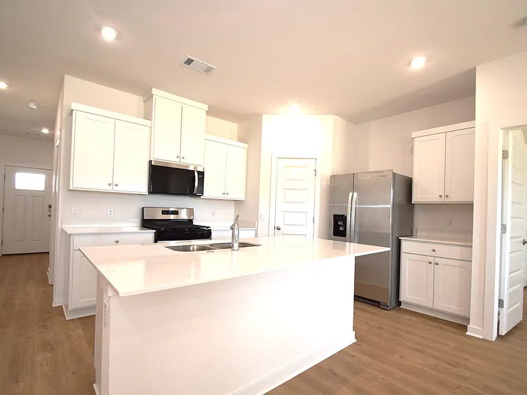 568 Colorado St — Photo 3
