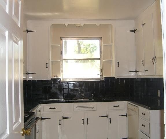 2nd image of 6317 Hyde Park Hvn