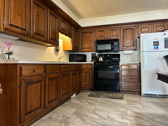 3rd image of 896 Andover Ct SE