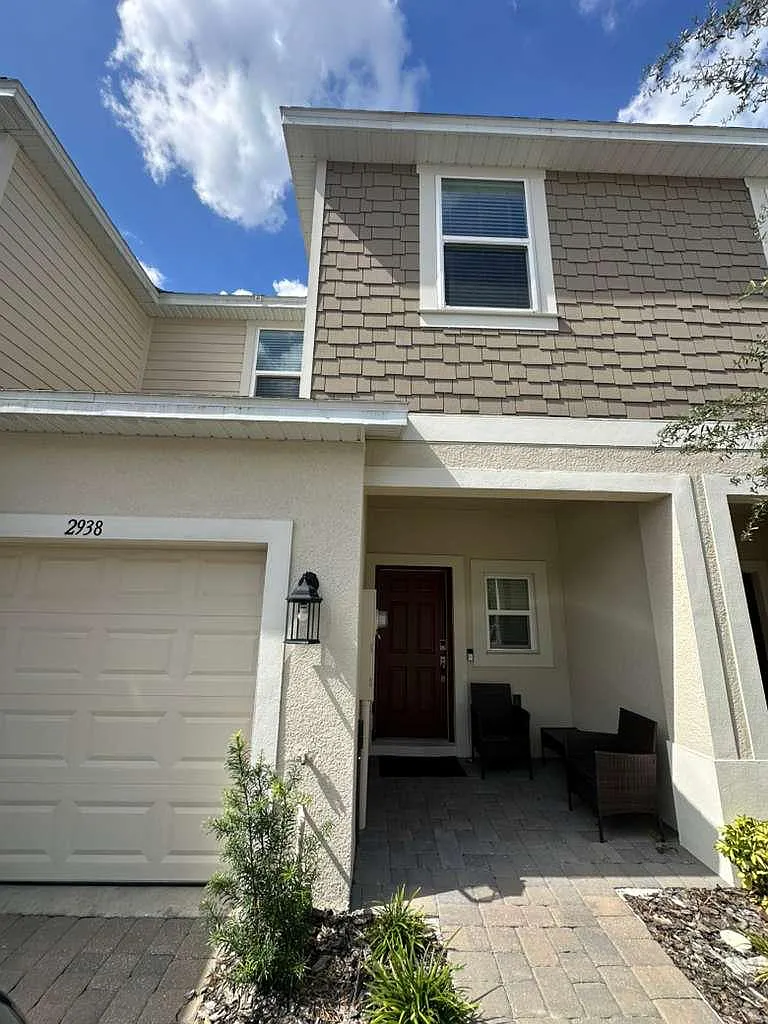3 bed, 2.5 bath, 1407 sqft, $2,000 — Photo 1