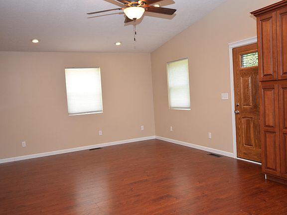 5th image of 205 Fulton Ave