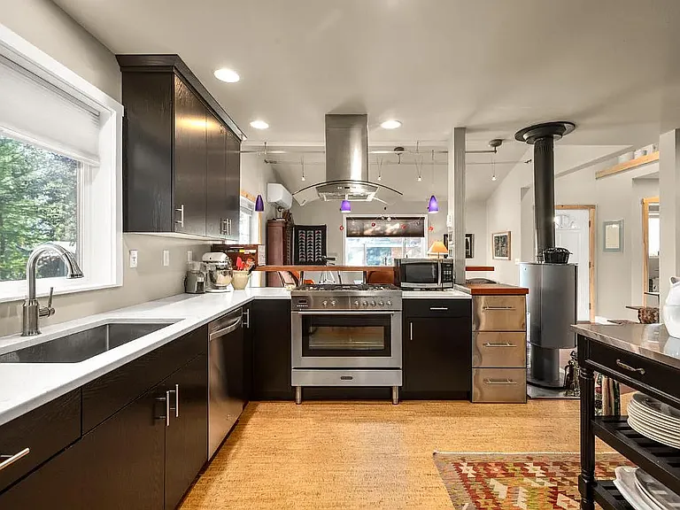 648 Denver St — Photo 12