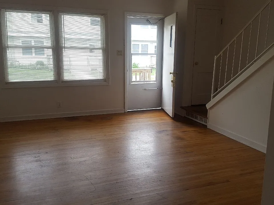 1229 W Mullan Ave