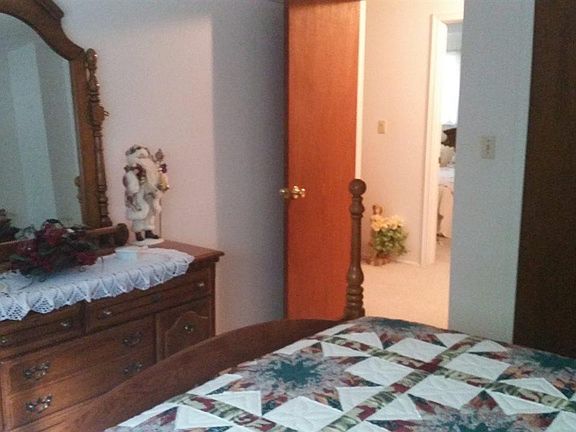 4th image of 232 River Dr