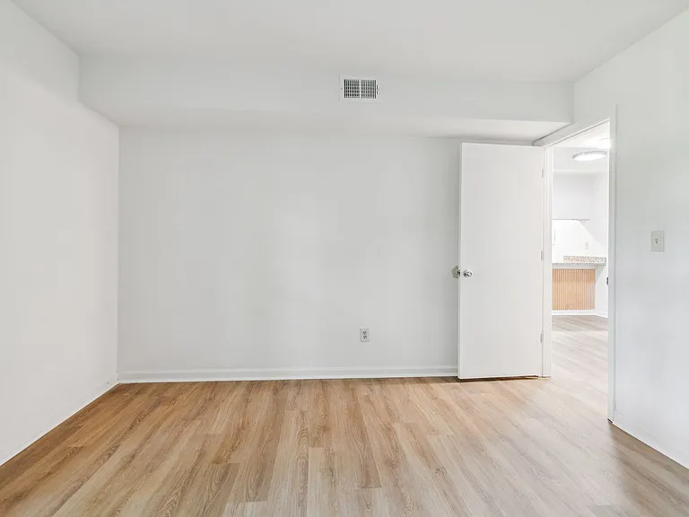 Amhurst III Apartments — Photo 14