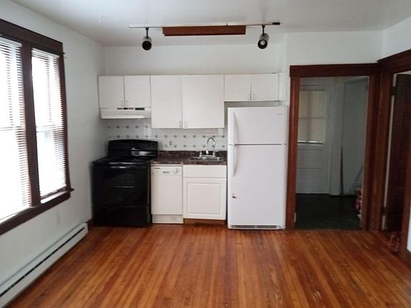 Large Eat-in Kitchen