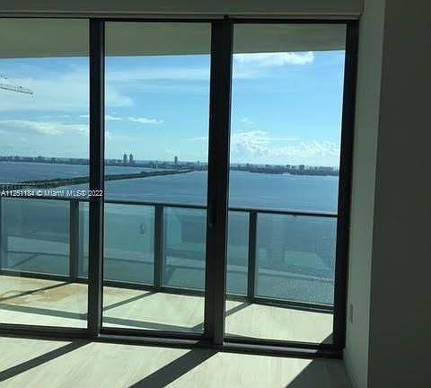 3rd image of 460 NE 28th St APT 3202