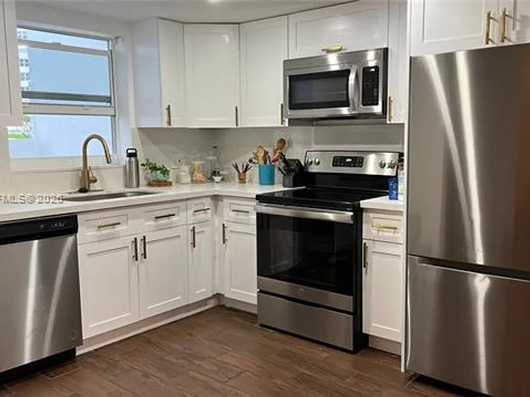 2061 NE 123rd St #Townhouse 2061 — Photo 1