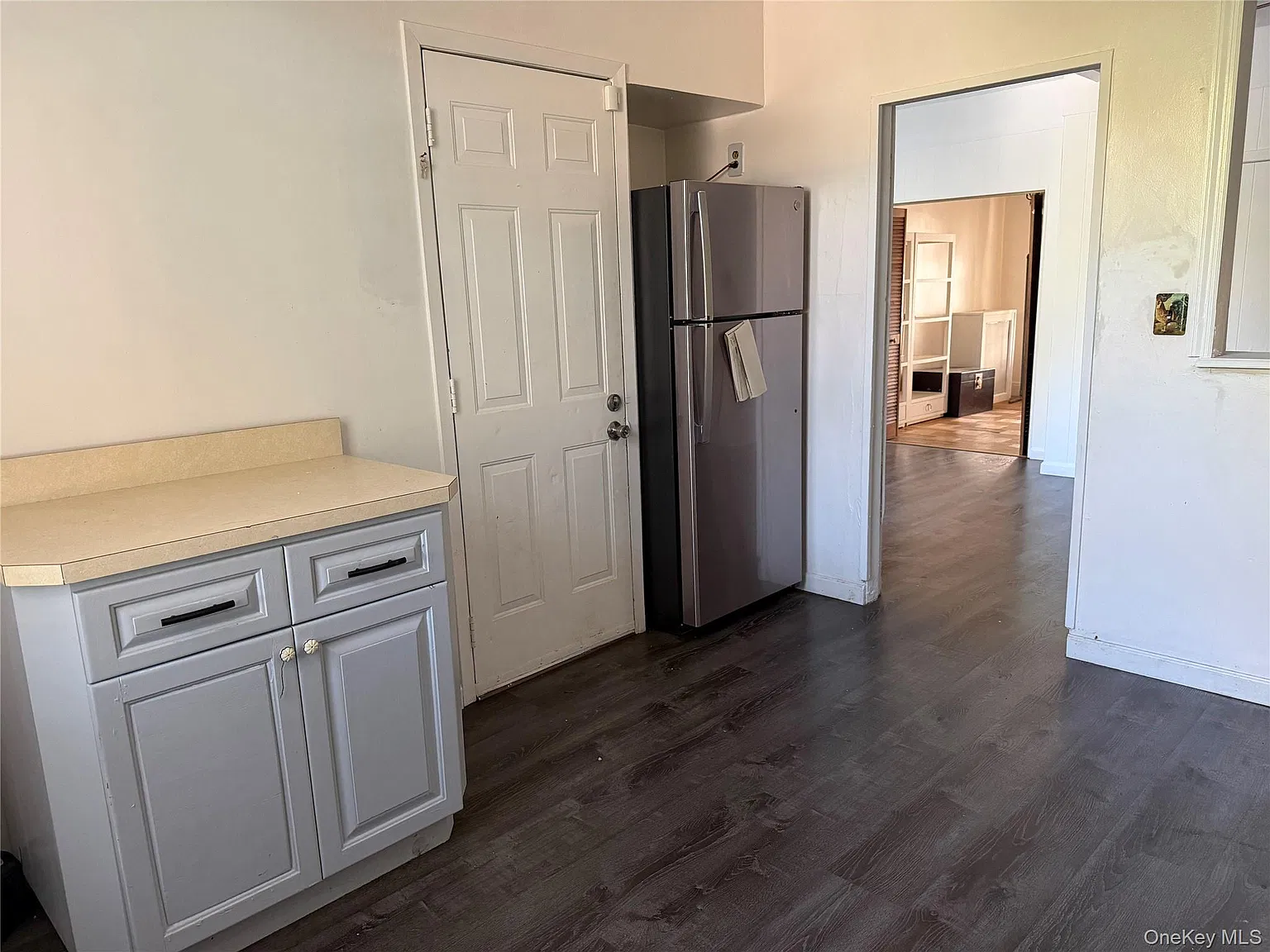 3 bed, 1.5 bath, 1269 sqft, $3,800 — Photo 4