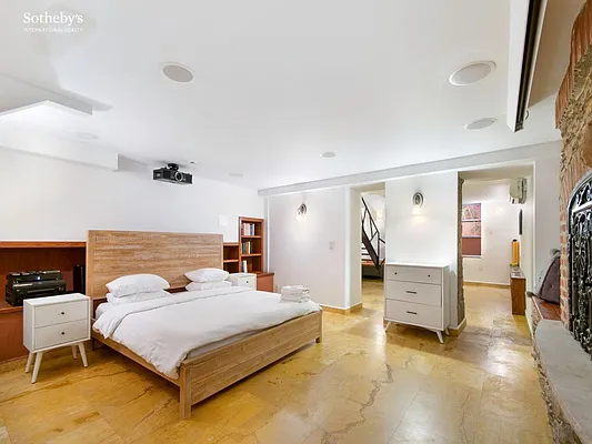 Rented by Sotheby's International Realty | media 30