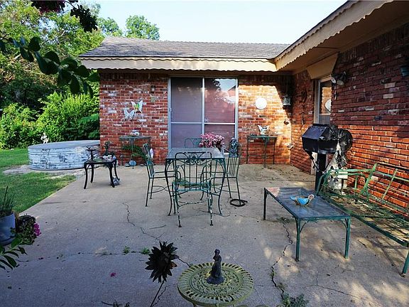 5th image of 513 SW 61st Ter